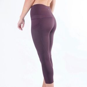Zyia Wine pocket Light N Tights Capri length